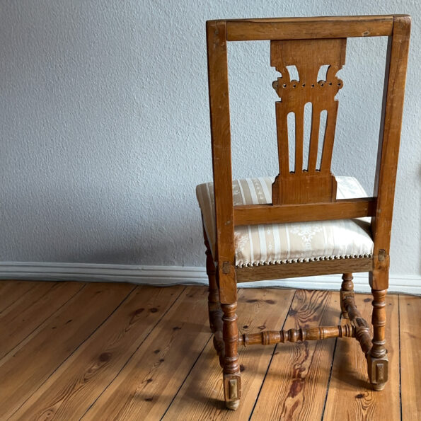 Antiker Empire-Stuhl aus Kirschbaum mit Damastbezug, um 1820
