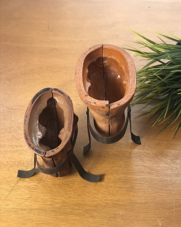 Osterhase klein antik Keramik Backformen mit Ständer Obersicht