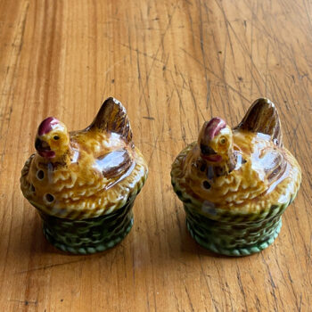 Salz- und Pfefferstreuer Hühner Paar Keramik stehend