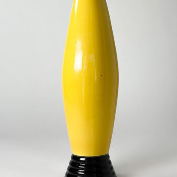 vase-gelb-mit-schwarzem-fuß-art-deco-stil-keramik
