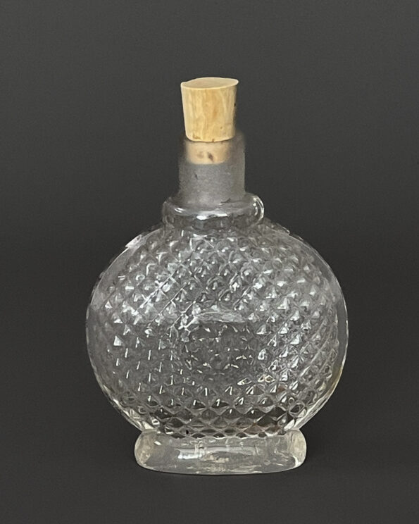 schnupftabakflasche-pressglas-diamantdekor-antik