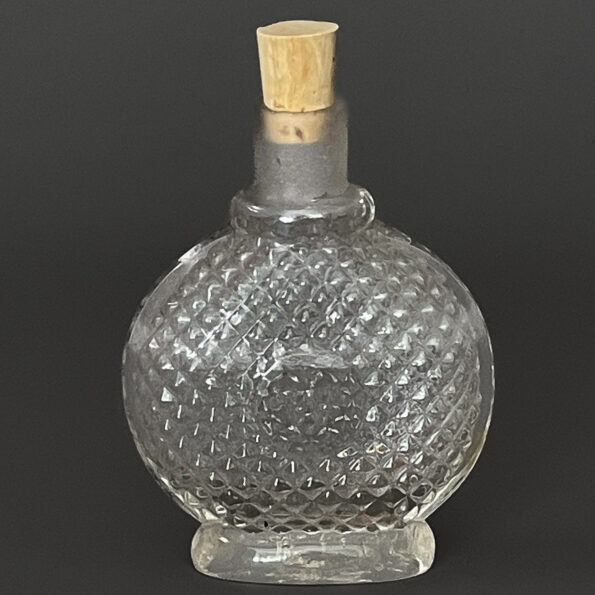 schnupftabakflasche-pressglas-diamantdekor-antik