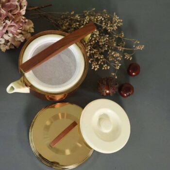 Teekanne Kupfer und Messing mit Isolierung und Keramikkanne innen