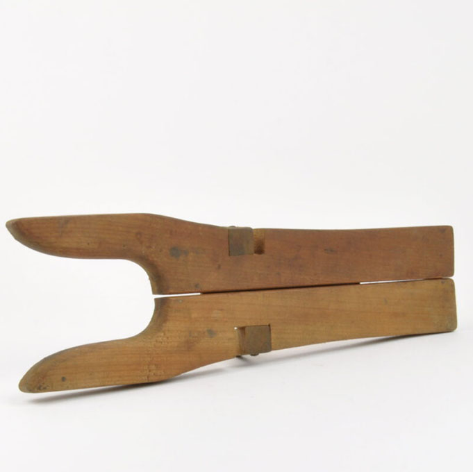 Stiefelknecht Holz klappbar 1880 Esche 1 scaled