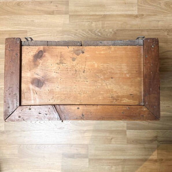 antikes haengeschraenkchen mit stern aus franken 8