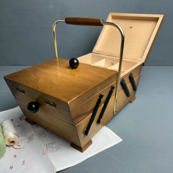 naehkaestchen holz midcentury 2