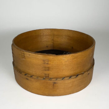 Verziertes antikes grosses Holzsieb