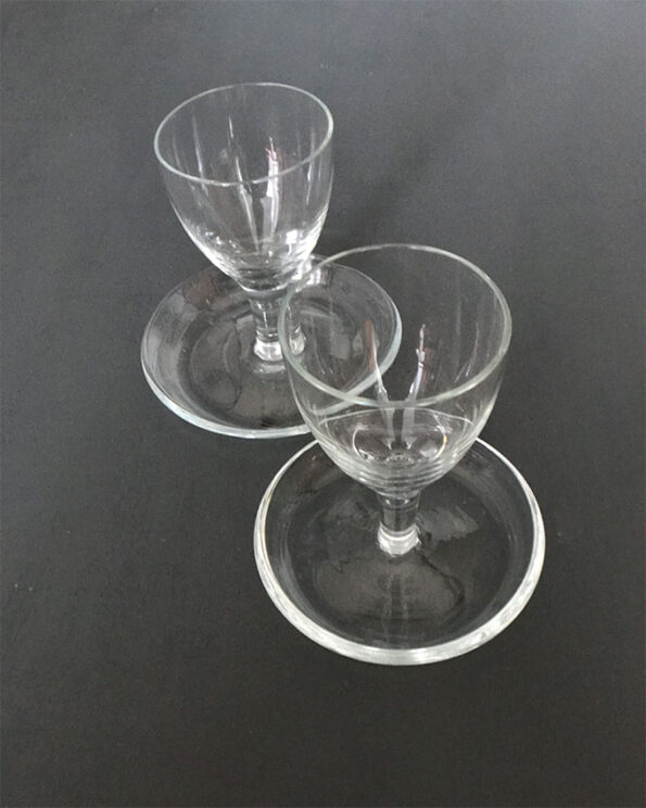 2 elegante Eierbecher aus Glas, skandinavisch